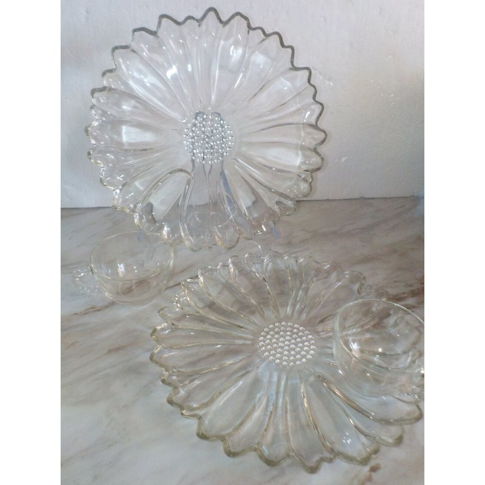 VTG 4 Pc Luncheon Plates & Teacups Clear Glass Scalloped 10" Diameter